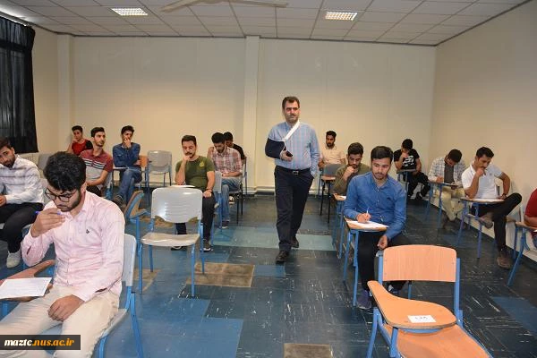 بازدید مسئولین دانشکده از روند برگزاری امتحانات پایان ترم نیمسال دوم 99-98 دانشجویان  2