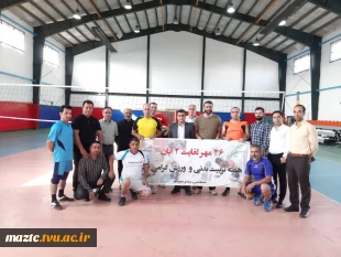 مسابقات مختلف ورزشی به مناسبت هفته تربیت بدنی در دانشکده فنی و حرفه ای محمودآباد برگزارشد 9