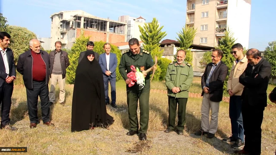مراسم کلنگ‌زنی احداث مزار شهید خوشنام در دانشکده فنی و حرفه ای محمودآباد 5