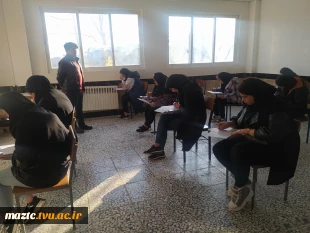 بازدید رئیس آموزشکده  از محل برگزاری امتحانات پایان ترم نیمسال اول تحصیلی 1402_1401 4