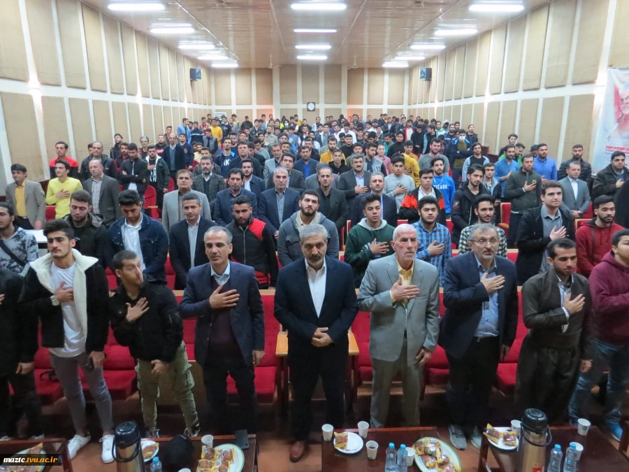 رئیس دانشگاه فنی و حرفه ای واحد استان مازندران:
دانشجویان دانشگاه فنی و حرفه ای، قشر فرهیخته جامعه هستند و ما به این عزیزان افتخار می کنیم
 2