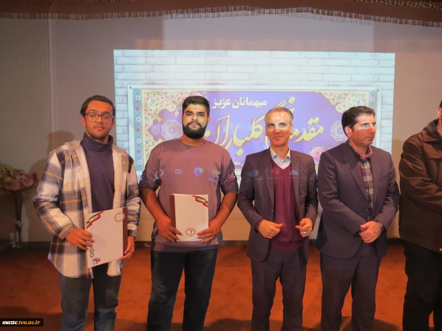 رئیس دانشگاه فنی و حرفه ای واحد استان مازندران:
دانشجویان دانشگاه فنی و حرفه ای، قشر فرهیخته جامعه هستند و ما به این عزیزان افتخار می کنیم
 2