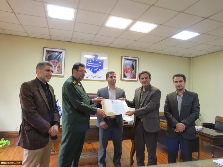 دریافت لوح سپاس دکتر رضا معصومی معاون آموزشی دانشگاه ملی مهارت استان مازندران ازمدیر کل بنیاد حفظ آثار و نشر ارزش های دفاع مقدس مازندران
 2