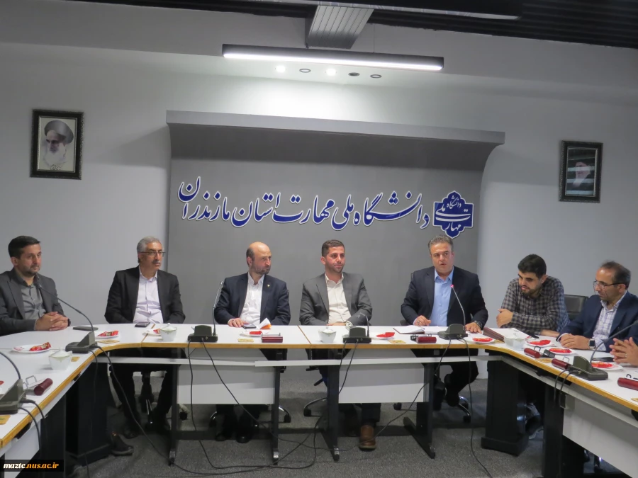 جلسه اعطای گواهینامه دانشجویان دانشگاه ملی مهارت استان مازندران مبنی بر صلاحیت انجام کار در حوزه های پیمانکاری FTTH مخابرات استان مازندران
 3