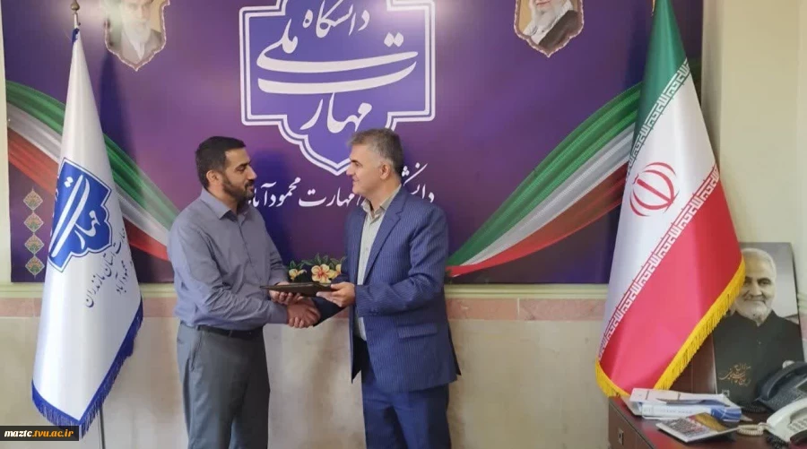 تقدیر رییس دانشکده ملی مهارت محمودآباد از خبرنگار 2