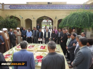 به مناسبت گرامیداشت هفته دفاع مقدس برگزار شد 
✅مراسم زیارت عاشورا در یادمان شهدای گمنام پارک موزه دفاع مقدس
 2
