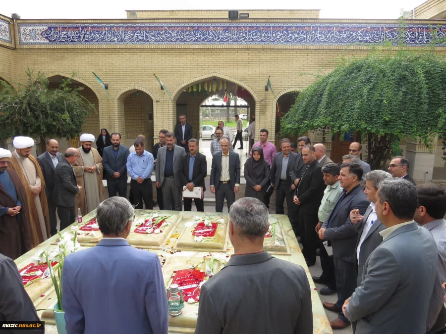 به مناسبت گرامیداشت هفته دفاع مقدس برگزار شد 
✅مراسم زیارت عاشورا در یادمان شهدای گمنام پارک موزه دفاع مقدس
 2