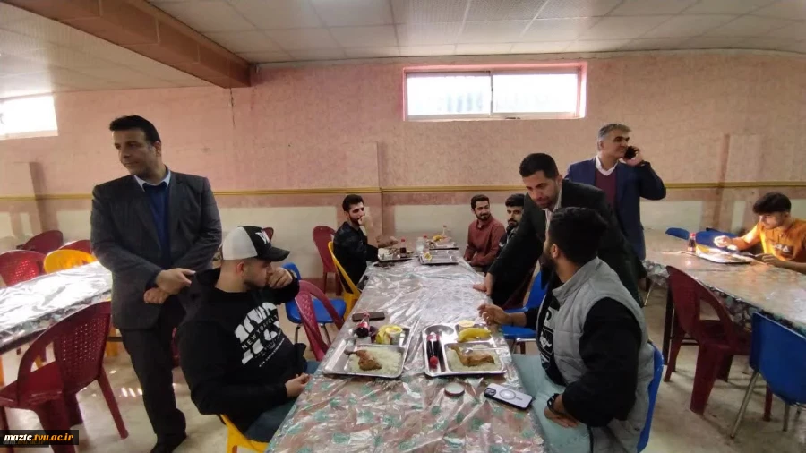 به مناسبت روز دانشجو؛
رئیس دانشگاه ملی مهارت استان از سلف سرویس دانشکده ملی مهارت محمودآباد بازدید کرد 2