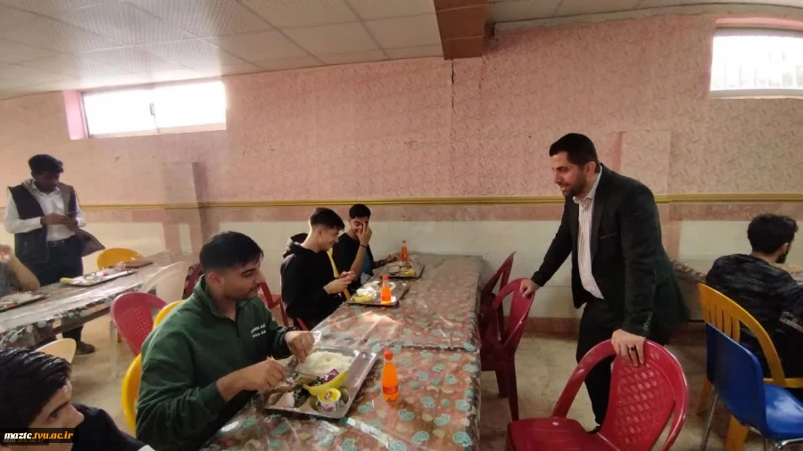 به مناسبت روز دانشجو؛
رئیس دانشگاه ملی مهارت استان از سلف سرویس دانشکده ملی مهارت محمودآباد بازدید کرد 3