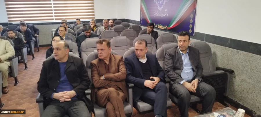 همایش جهاد تبیین با حضور معاون سیاسی امنیتی فرمانداری محمودآباد در دانشکده ملی مهارت محمودآباد برگزار شد 5