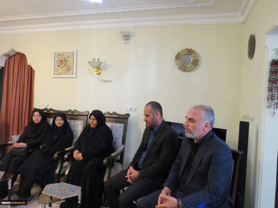 دیدار صمیمانه سرپرست دانشگاه ملی مهارت مازندران با خانواده شهیدان امیرحسین مهدوی و احسان تقوی 3