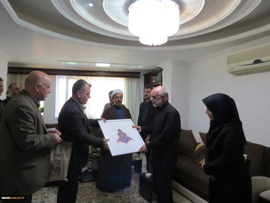 دیدار صمیمانه سرپرست دانشگاه ملی مهارت مازندران با خانواده شهیدان امیرحسین مهدوی و احسان تقوی 10
