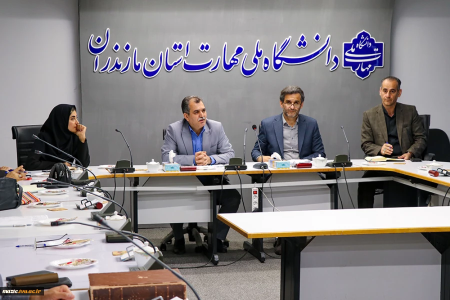 نشست مدیران گروه‌های آموزشی دانشکده‌ها و آموزشکده‌های استان 12