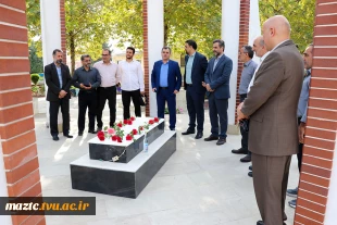 آغاز سال تحصیلی با غبارروبی مزار و ادای احترام به شهید خوش‌نام دانشگاه 3