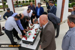 آغاز سال تحصیلی با غبارروبی مزار و ادای احترام به شهید خوش‌نام دانشگاه 12